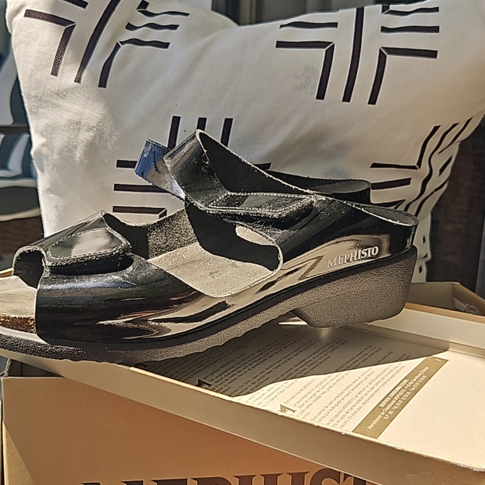 MEPHISTO black patent leather Size EU 42 US 12